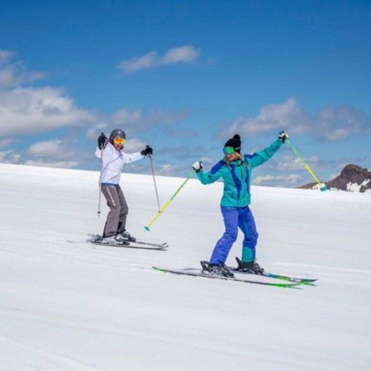 Pierwszy raz na nartach: porady dla początkujących
