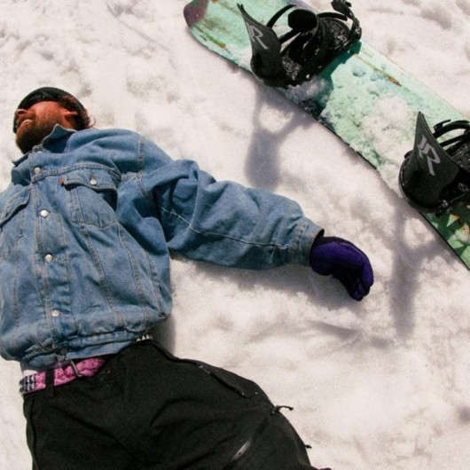 Jakie są rodzaje ślizgów w snowboardzie?